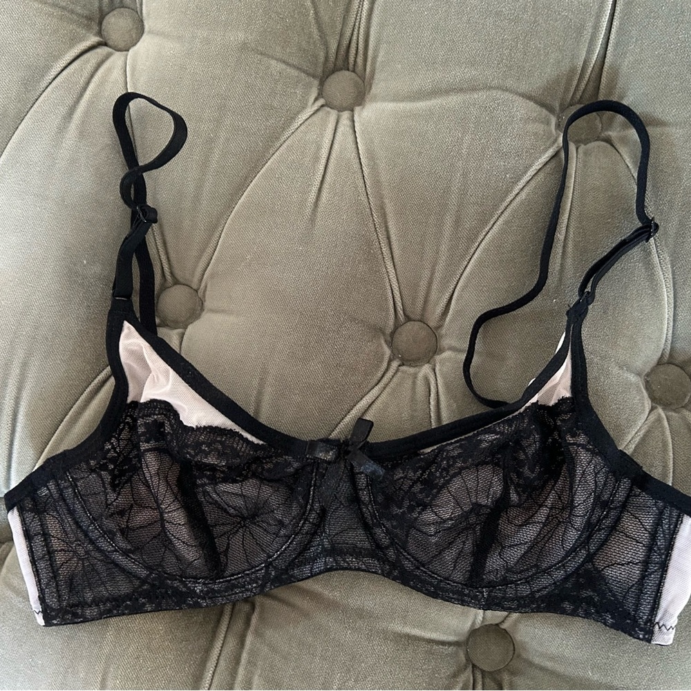 Forever 21 Black Lace Bra Beige Lined Adjustable Straps Bow Detail NWOT Lingerie